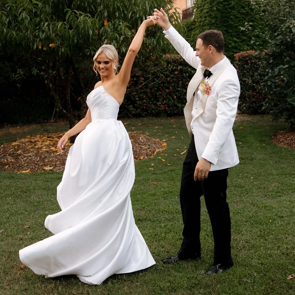 Vestido De novia De satén sin tirantes con abertura lateral alta, elegante, plisado, línea A, tren De corte