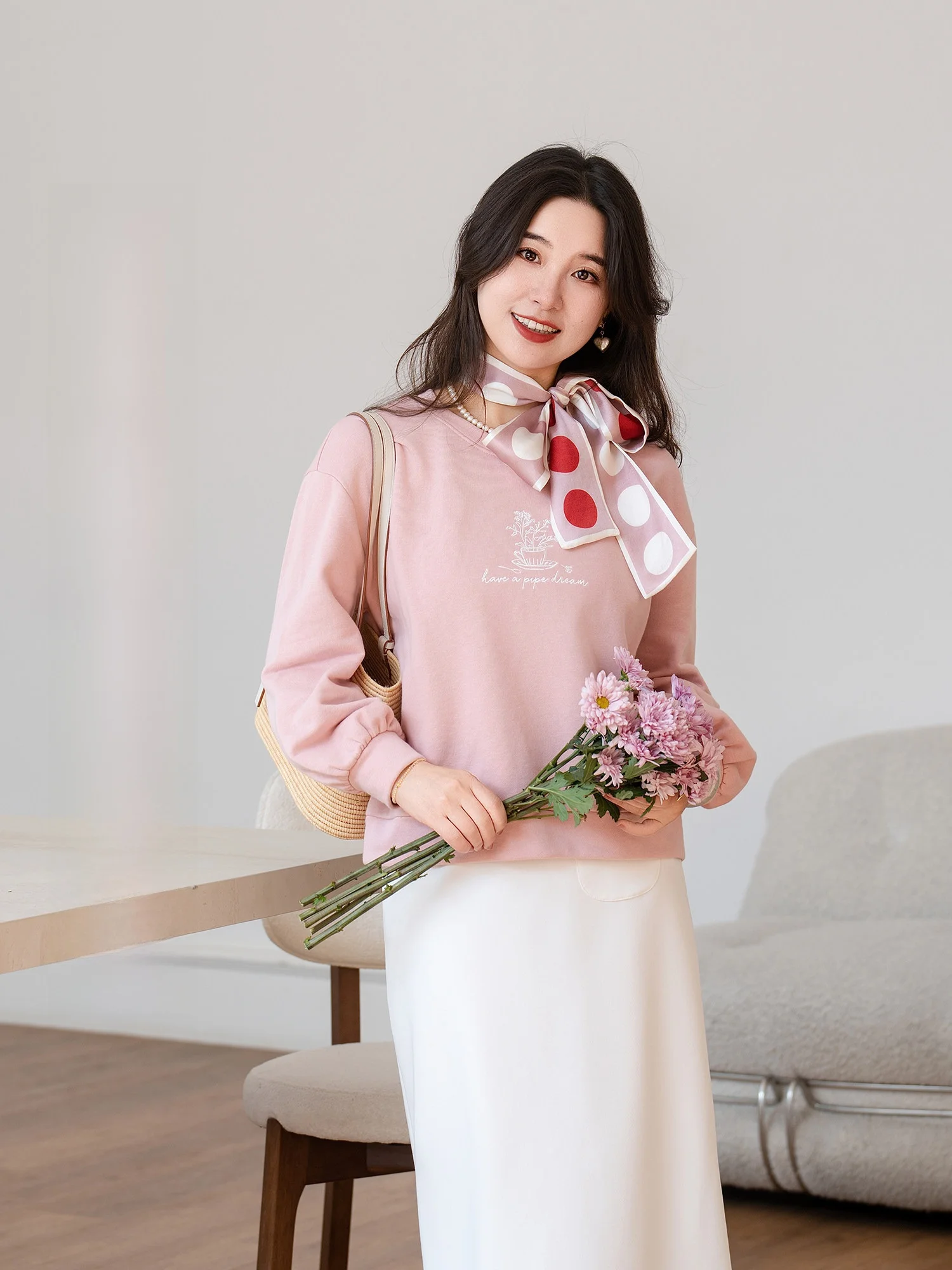 

Apipedream Pink Embroidered round Neck Sweatshirt Casual Loose Fit Spring Women's Long Sleeve Cotton Polyester Blend Hoodie