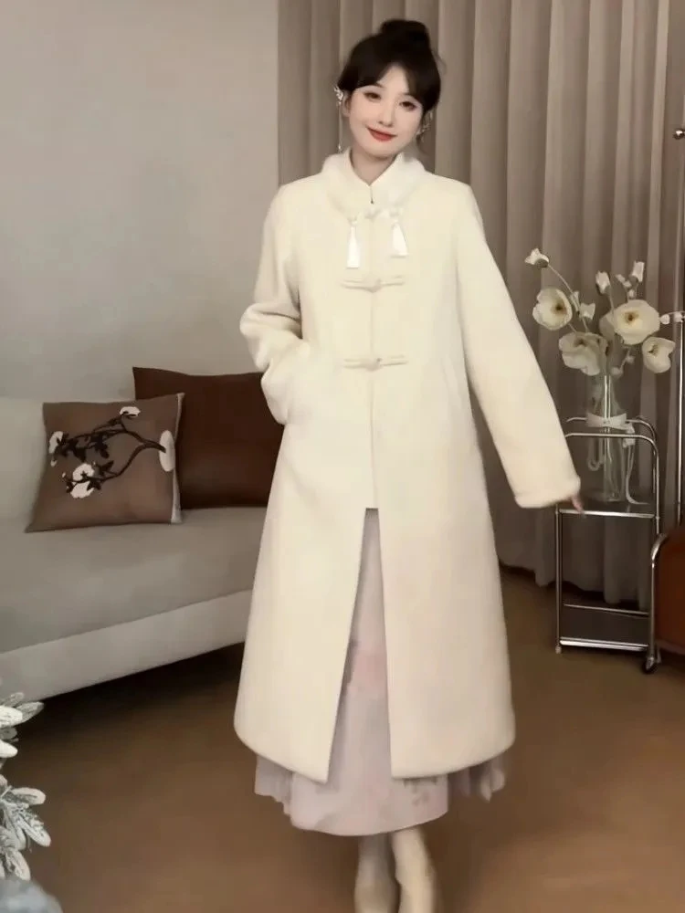 

Новое женское пальто с воротником-стойкой в китайском стиле осенью и зимой 2025 года с нежным темпераментом и нишевым ощущением высокого класса