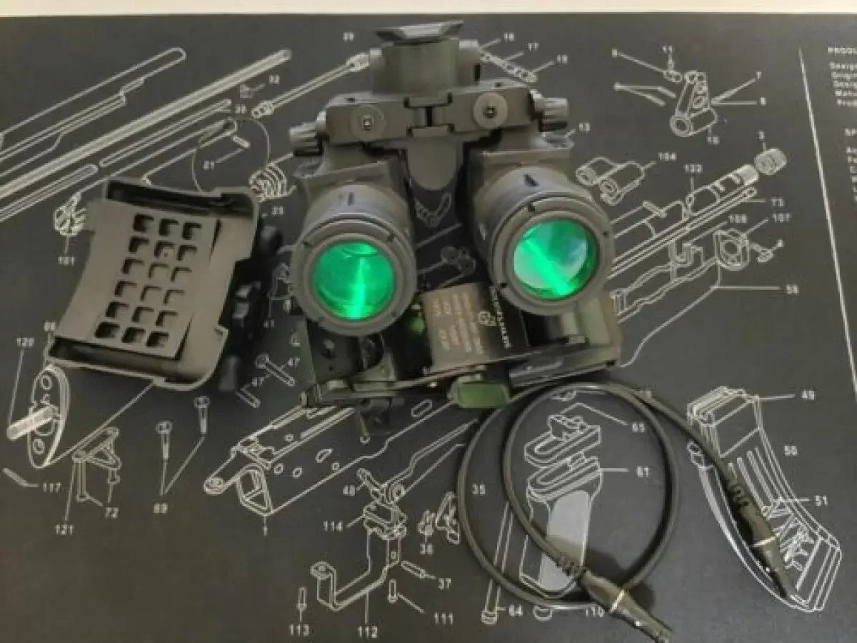 FMA Tactical NVG AN-PVS31 modello fittizio versione funzione luce e supporto per casco in metallo