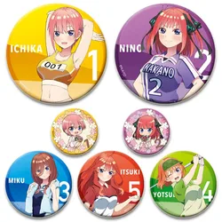 Broches de quintillizos por excelencia de Anime, Pin Ichika Nino Miku Yotsuba Nakano, insignia de dibujos animados, mochila, ropa, regalo de joyería