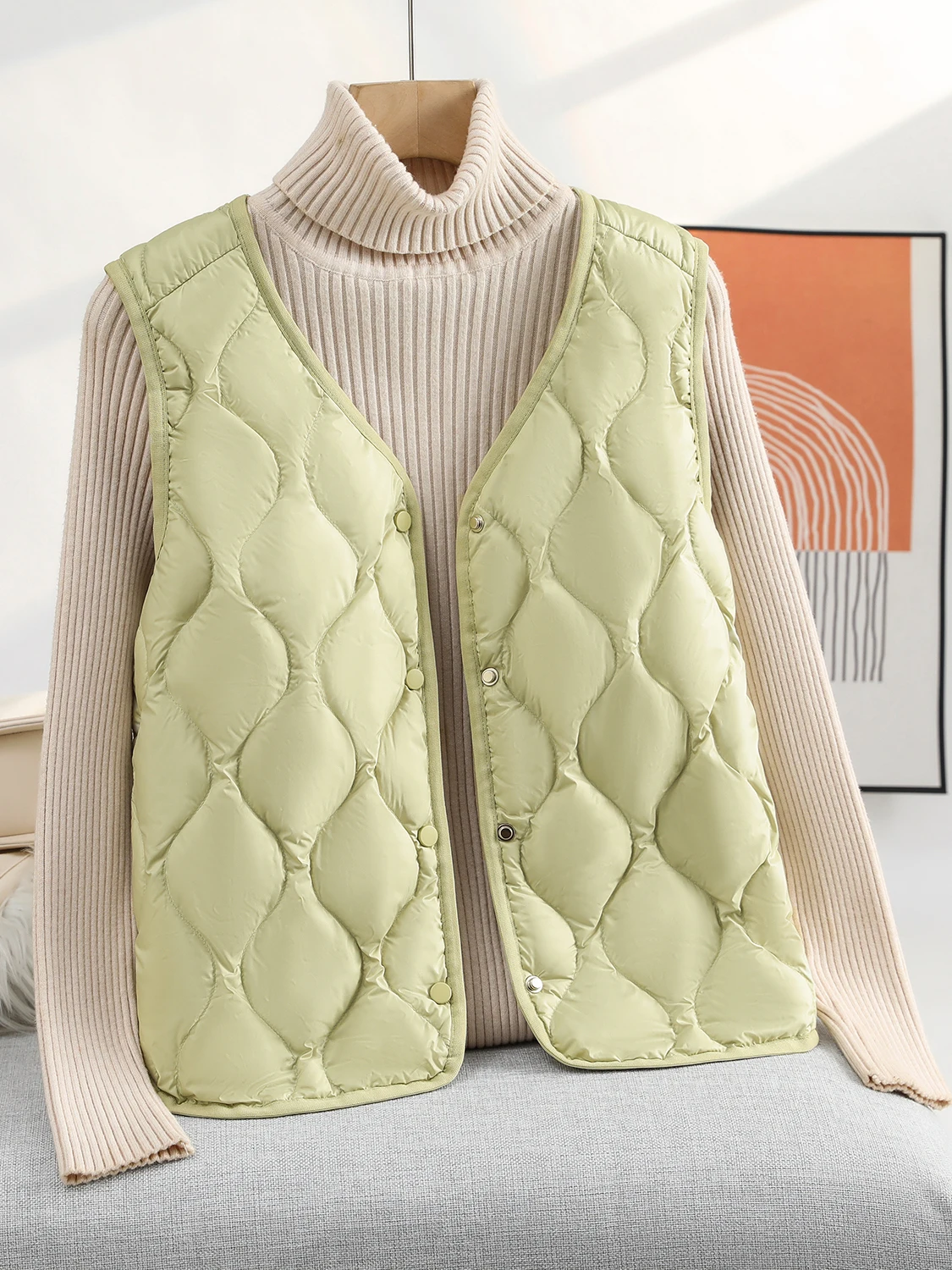 

Женский пуховый хлопковый жилет, новинка 2025 года, зимняя теплая внутренняя легкая верхняя одежда для поездок на работу, V-Ne, одинарная длина обычной длины...