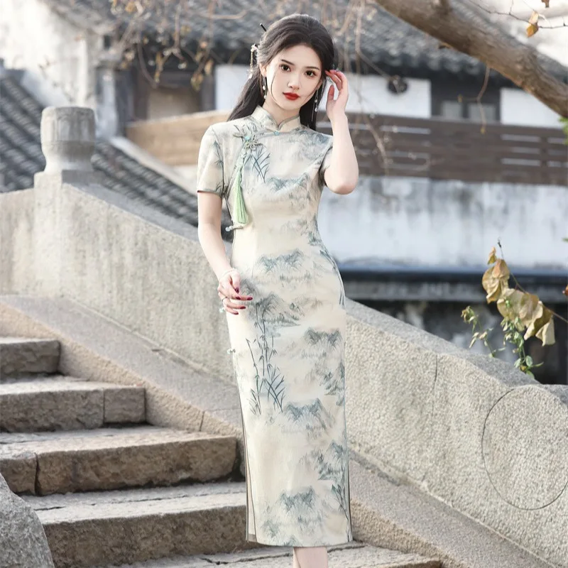 Eight-button brocade wrinkled long cheongsam pendant Chinese style ink painting slim cheongsam dress.