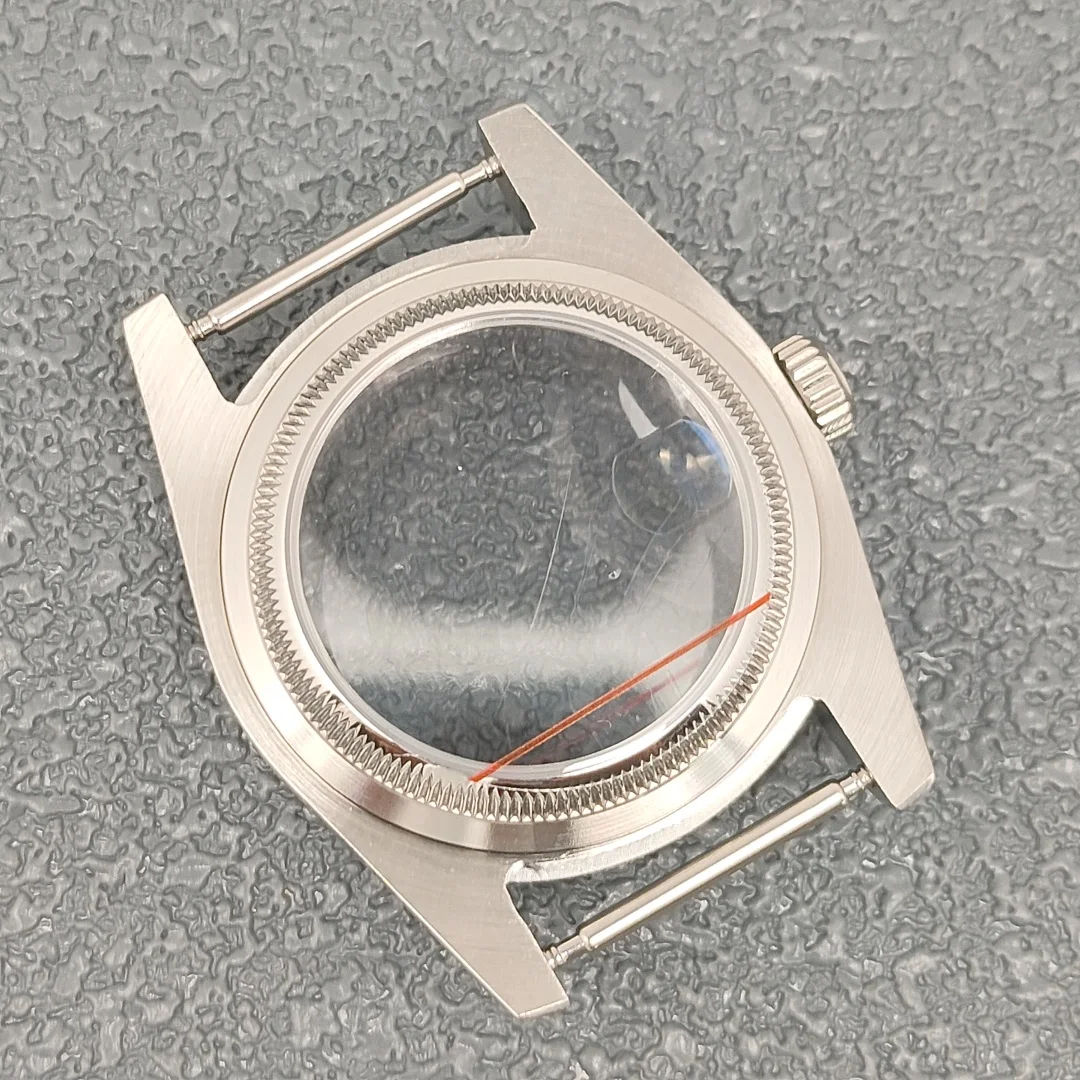 Cassa per orologio argentata rotonda smussata in acciaio inossidabile da 36 mm Accessori di ricambio per orologi in vetro zaffiro per movimento NH35/NH36/4R