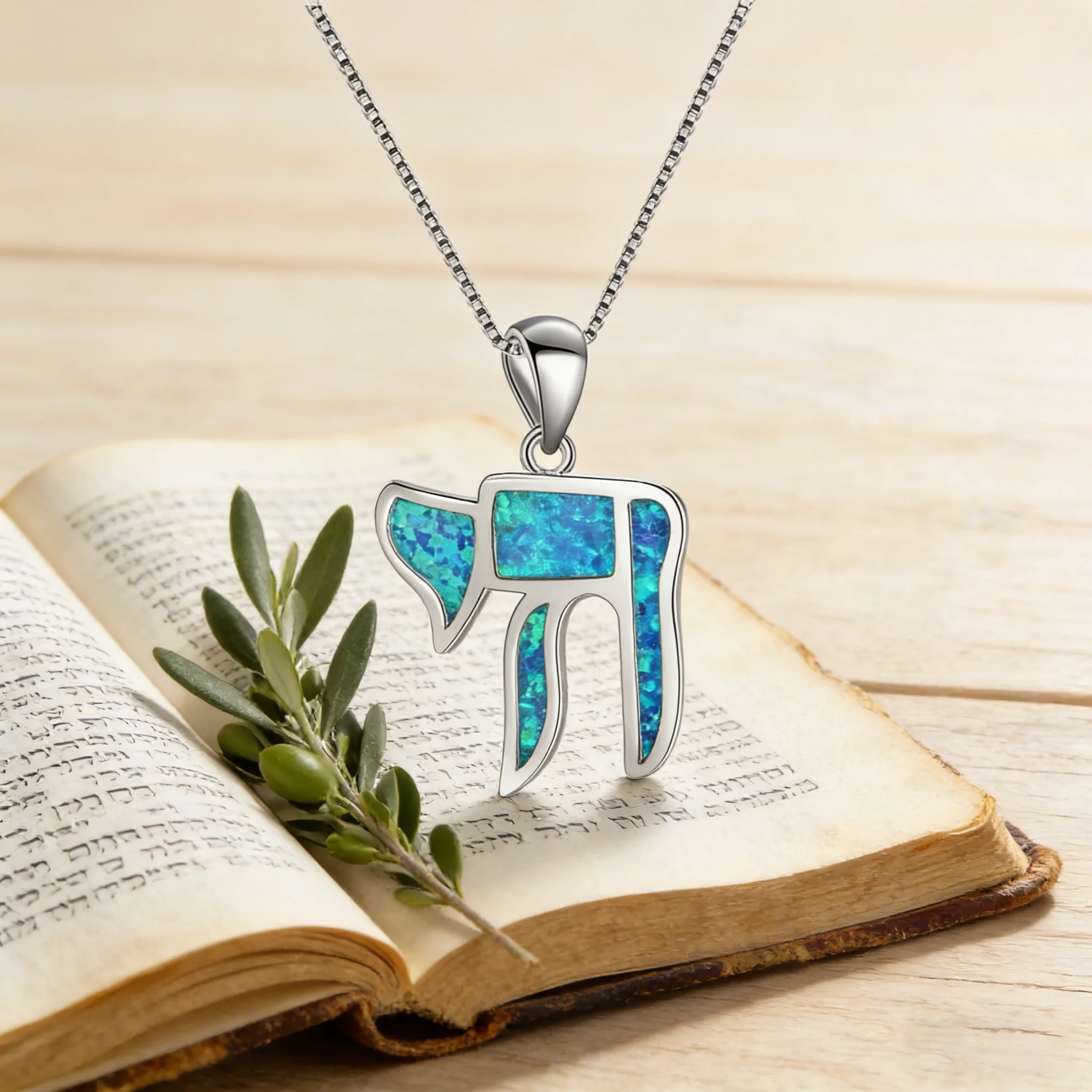 Hebräische Chai-Glücksanhänger-Halskette, jüdisches Symbol des Lebens, Schmuck, versilbert mit blauem Opal, einzigartiges bedeutungsvolles spirituelles Geschenk – Detail 8