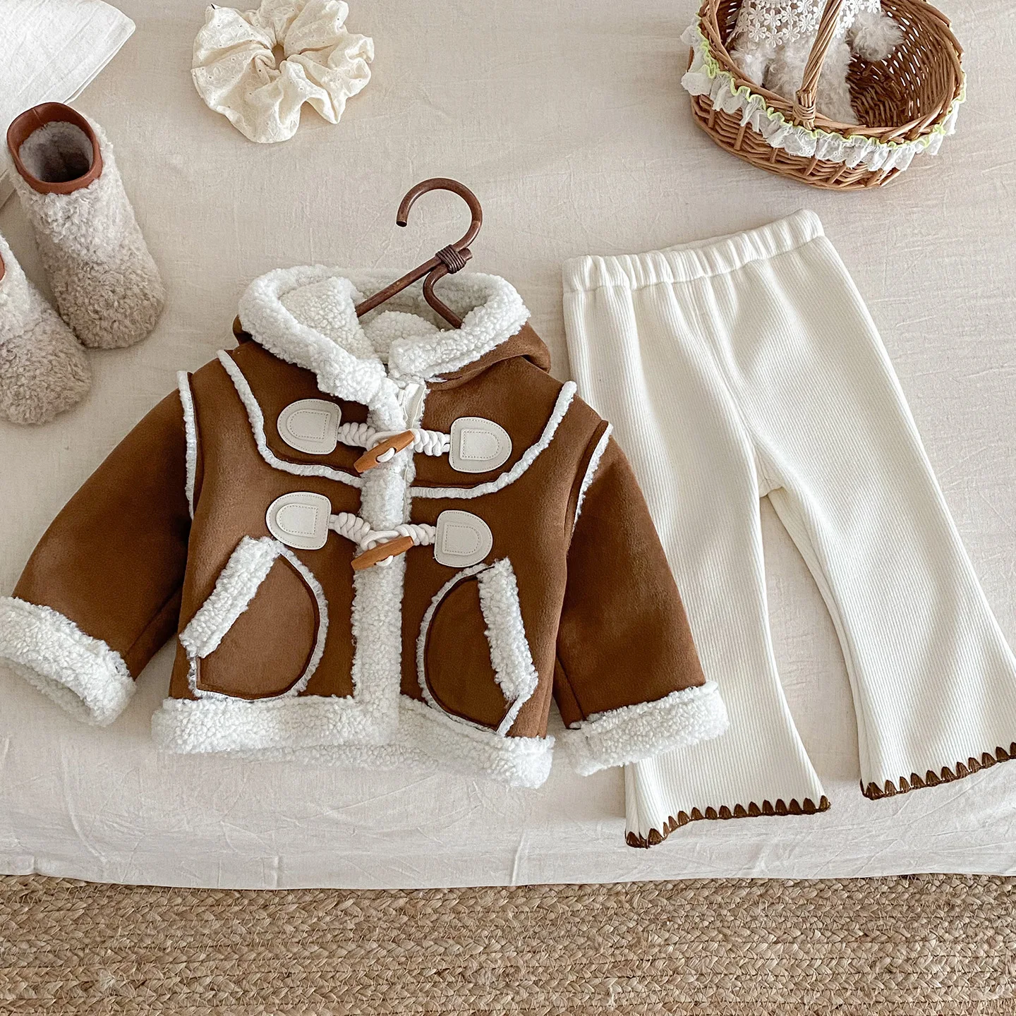 

Детская куртка для девочек от 1 до 3 лет, зима 2025 года, утепленное флисовое пальто для маленьких девочек, повседневная детская верхняя одежда с капюшоном для маленьких девочек, пальто