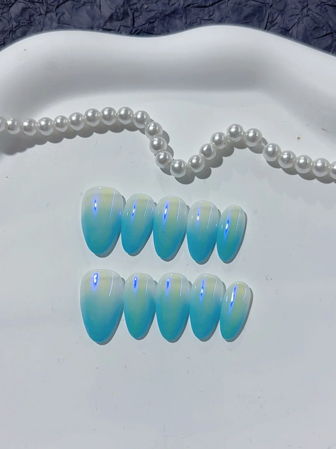 

Aurora Gradient Blue Short Almond Style Fashion Manicure (B124)