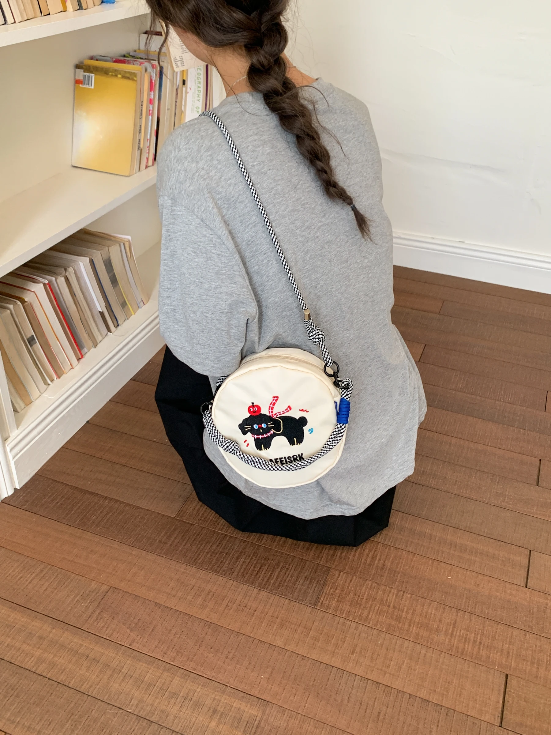 Cute Cartoon Embroidery round Mobile Phone Bag Women's Crossbody Lightweight Handbag Fashionable Tote Bag for Young Women