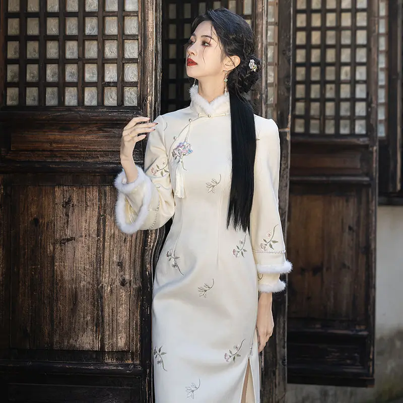 

Young Sle Chinese New Faion Warmth Embroidered Floral Fce Lined Daily Silken Material Spring 2025 New Arrival