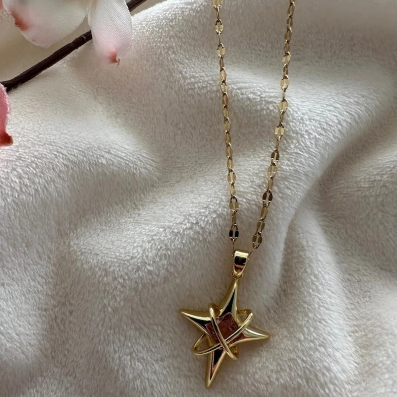 Golden Star Pendant Necklace, Northern Star Elegant Women’s Necklace Jewelry Gift for Her Minimalist Fashion Jewelry for Women