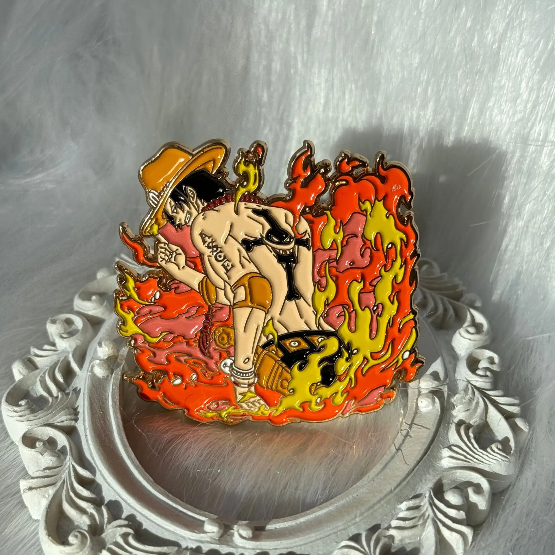 

Portgas D Ace Pendant Pins Anime ONE PIECE Metal Badges Japan Manga Brooches for Bag Backpack Clothing Lapel Cosplay Gift Decor