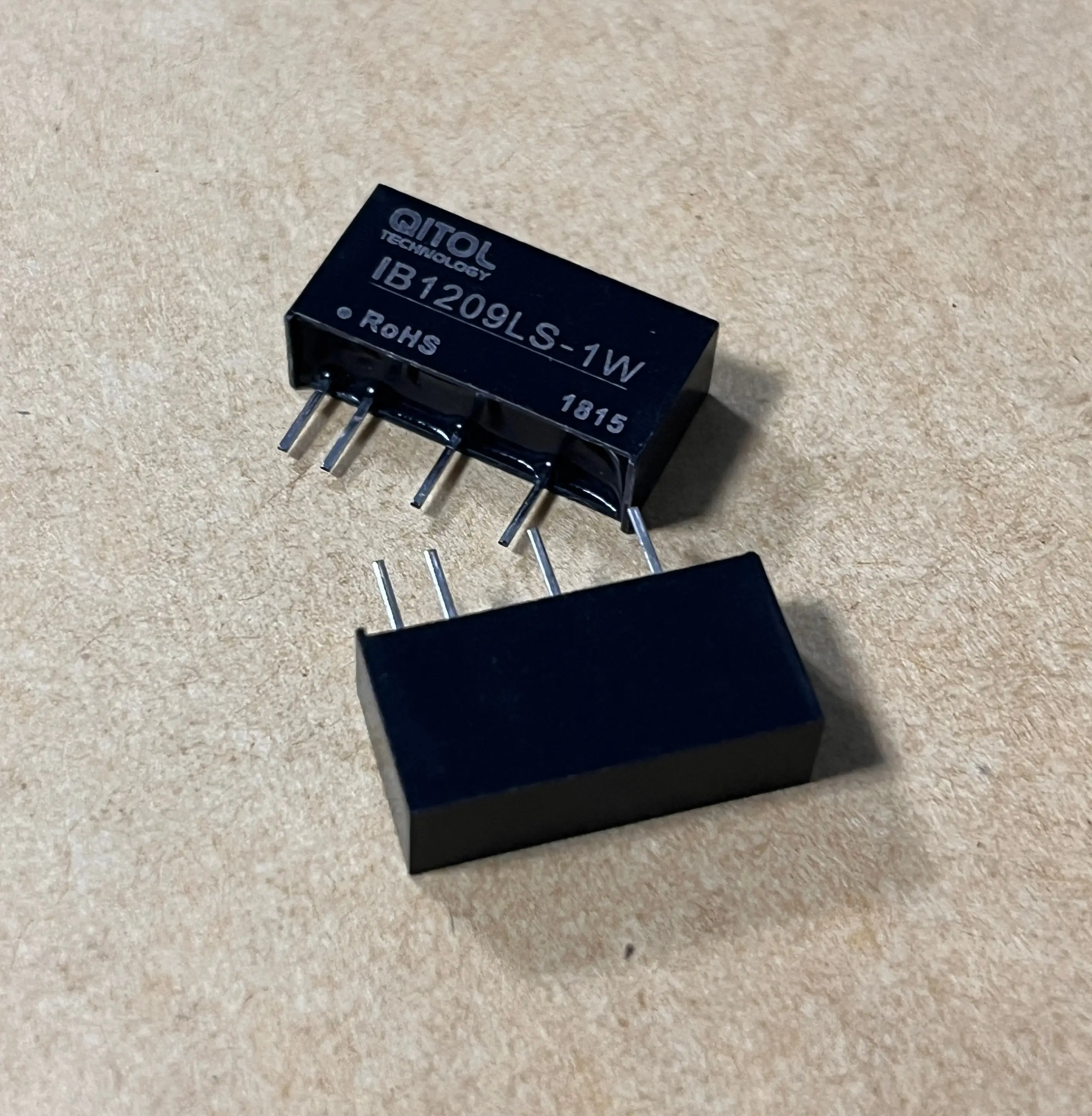 

1W IB1209LS-1W Miniature DC-DC Power Converter 12V TO 9VDC Step-Down Switching Disconnector Module Isolated DC-DC Power Module