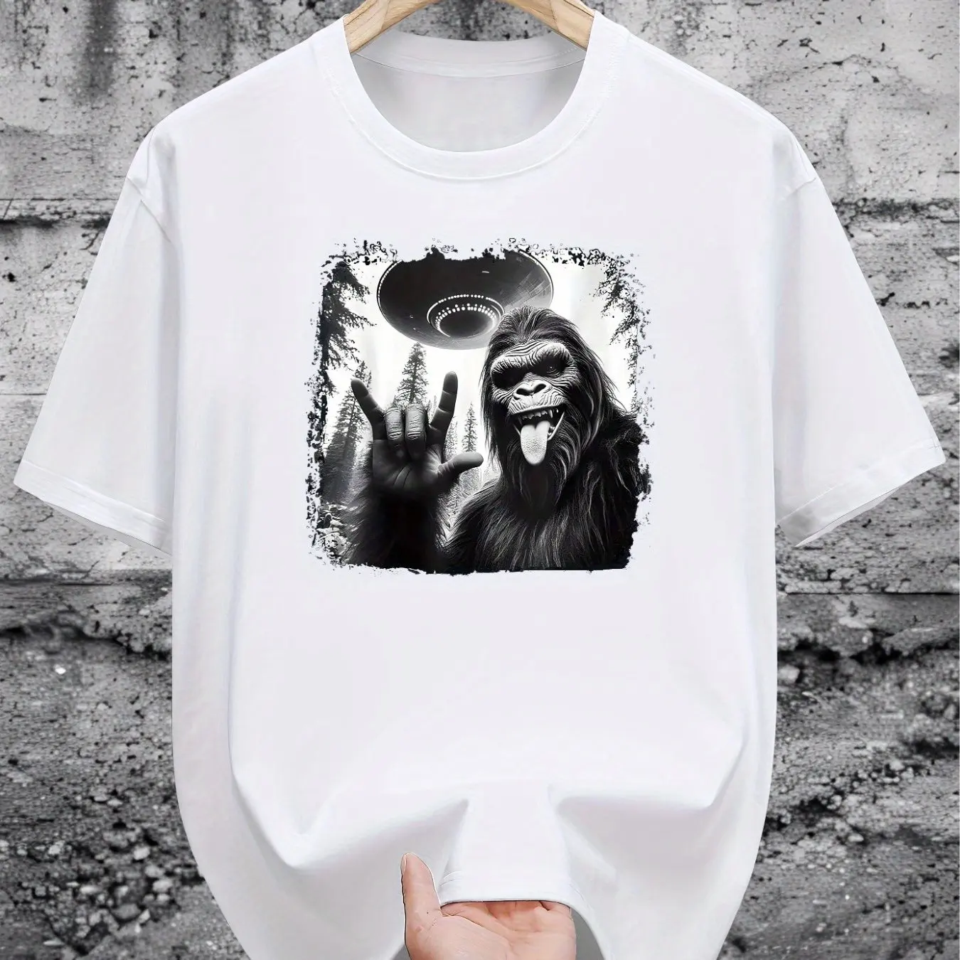 تي شيرت رجالي برسومات قطنية - تي شيرت Bigfoot Alien Abduction Design كاجوال صيفي قصير الأكمام مريح وناعم يسمح بمرور الهواء #1