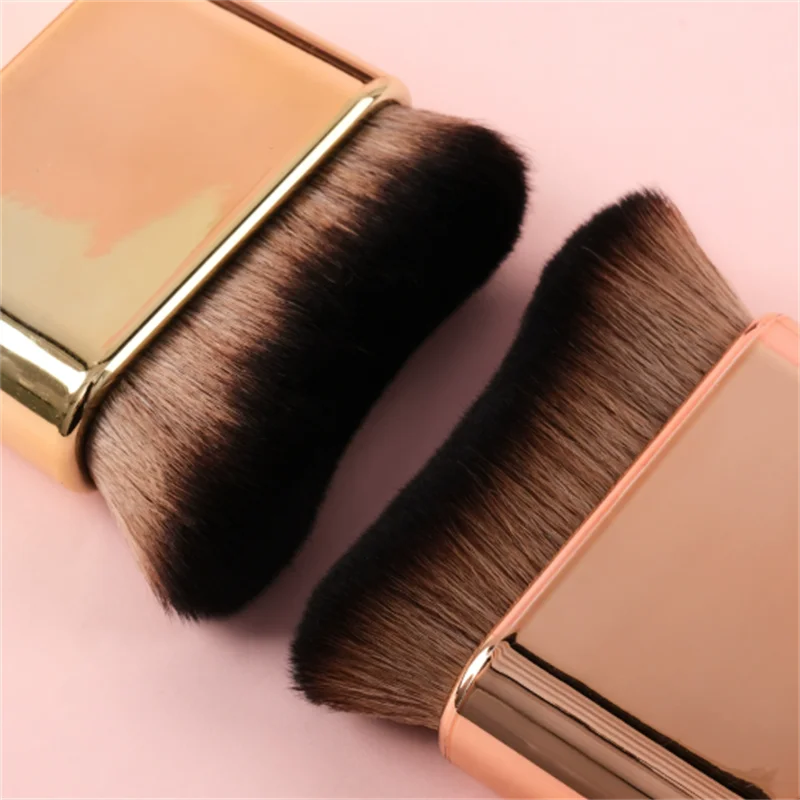 Zachte haren Multifunctionele lichaamsborstel Grote platte blushborstel Golvende foundationborstel voor vloeibare BB Cream make-up applicator
