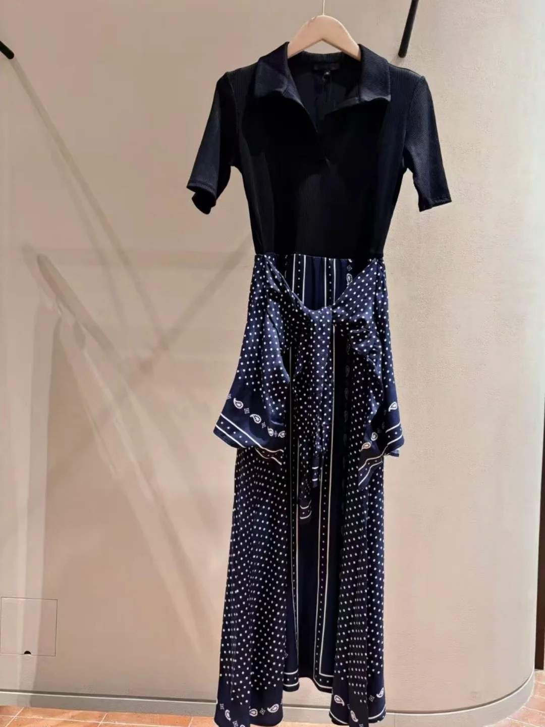 

Женское длинное платье M-Home в этническом стиле с принтом в горошек, коротким рукавом и воротником, для деловых встреч и повседневной носки в городе