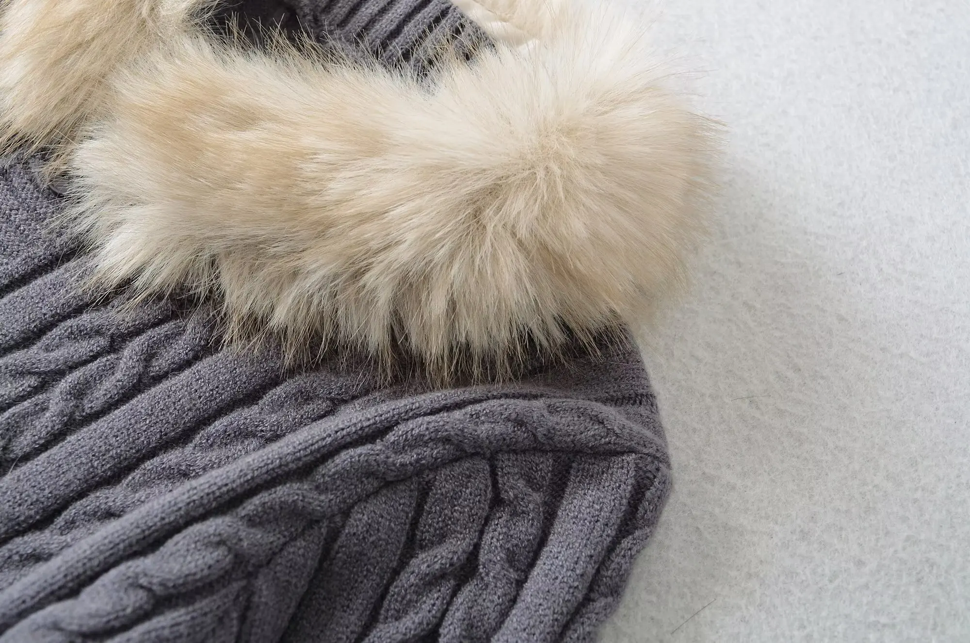 เสื้อไหมพรมถักลายบิด คอโอ แขนยาว ทรงเข้ารูป สั้น แต่งปกขนเฟอร์ถอดได้ สไตล์วินเทจ สำหรับฤดูใบไม้ร่วงและฤดูหนาว สีแดง