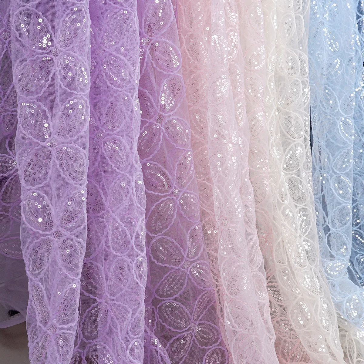 

Трехмерные блестки, большие цветы, вышивка, сетчатые платья, аксессуары для багажа, кружевная ткань