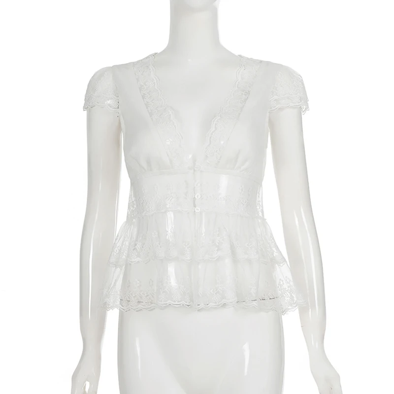 SUCHCUTE Vintage Fairycore weißes Spitzen-Oberteil, durchsichtig, Damen, V-Ausschnitt, kurze Puffärmel, Knopfleiste, Rüschensaum, Y2K Crop Top, schick – Detail 4