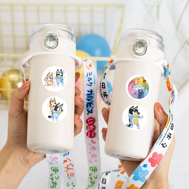 Nowy rolka naklejek Bluey, 500 sztuk, taśma do dziennika, artykuły papiernicze DIY dla uczniów, małe naklejki do dekoracji, prezent urodzinowy dla dziewczynki