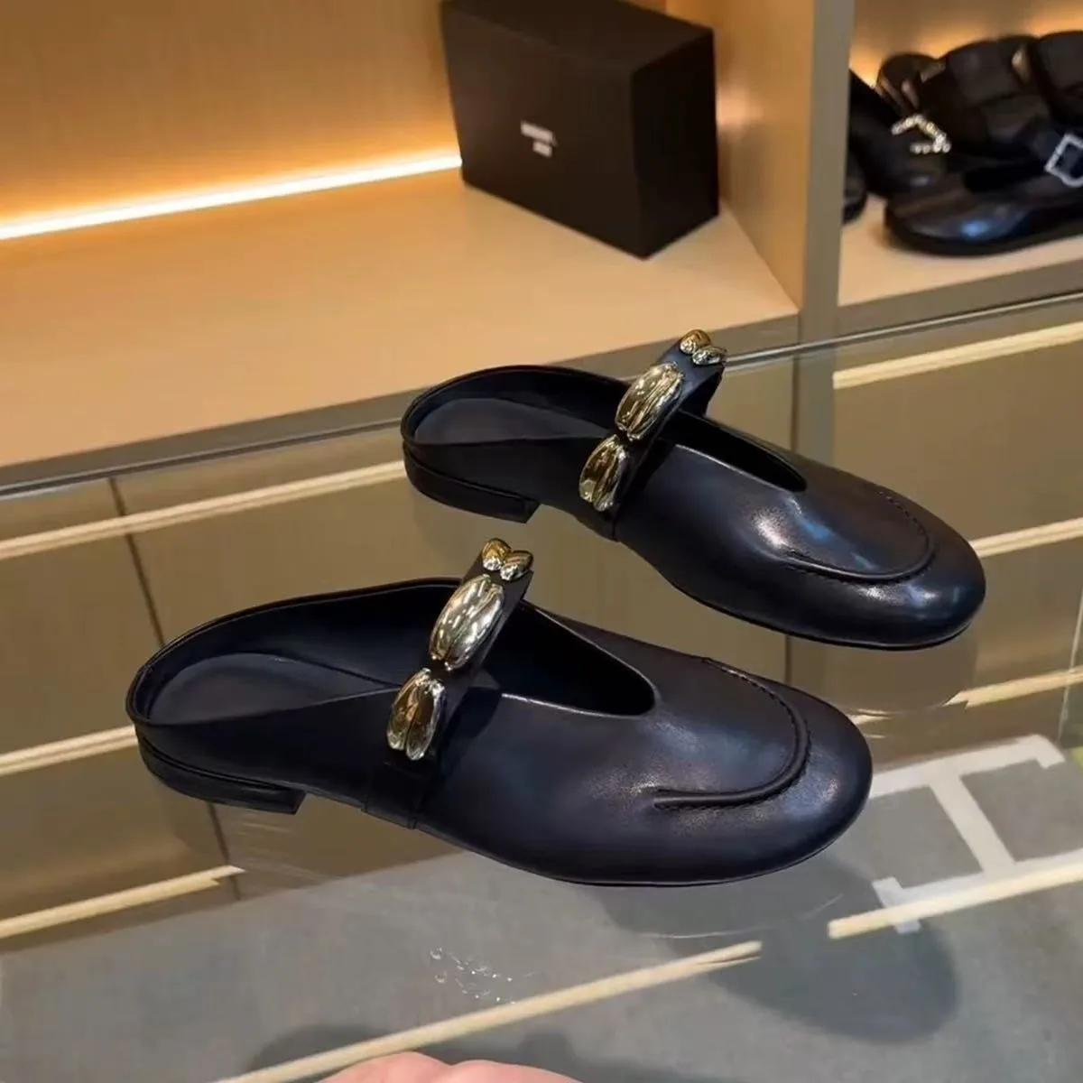 2025 neue modische Sommer-Outdoor-Sandalen für Damen, französischer Luxus, elegante All-Match-Sport-Hausschuhe mit dickem Boden und Erhöhung der Ferse