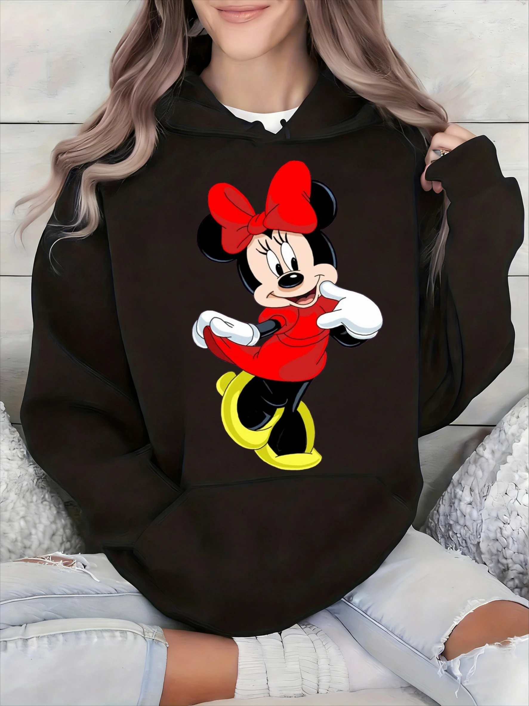 

Женская черная хлопковая толстовка с капюшоном Disney Minnie Mouse, классический персонаж мультфильма, красное платье, желтые туфли, милый мультяшный принт, длинный рукав