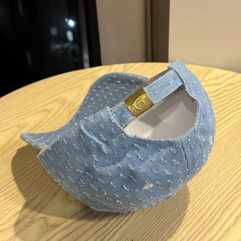 Vintage Distressed Washed Denim Baseball Cap, Soft Top Style That Doesn'T Put Pressure on the Head, Adjustable Circumference, Suitable for Various Styles, Easy to Create a Korean/American Retro Look for Daily Commuting, Shopping, or Drinking Coffee.