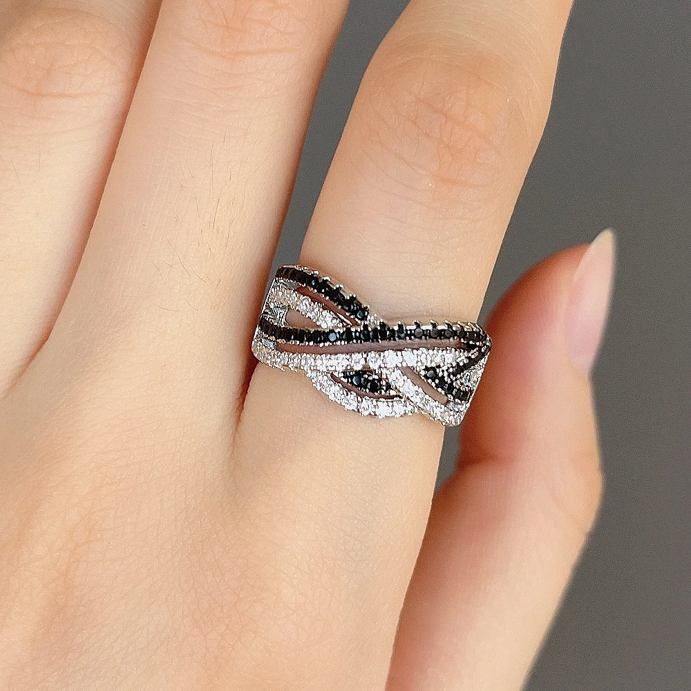 Huitan Personality Black/White Cubic Zirconia Woman Rings for Wedding Unique Design Cool Girls Finger-ring Party Jewelry Gift