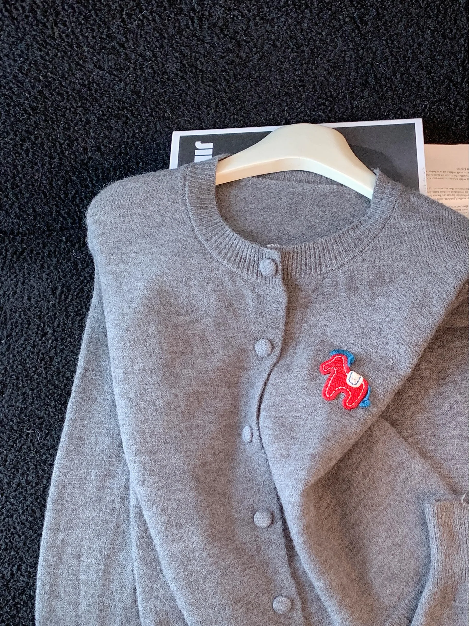 เสื้อคาร์ดิแกนถักสองชั้นปักลายรอบตัว ทรงหลวม สไตล์เกาหลี สำหรับผู้หญิง เนื้อผ้านุ่ม ใส่สบาย เหมาะสำหรับฤดูหนาว