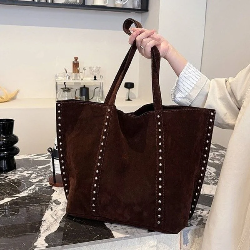 

Stylish Trendy Messenger Bag For Commuter Women With Crossbody Function Large Capacity And Leather Detail