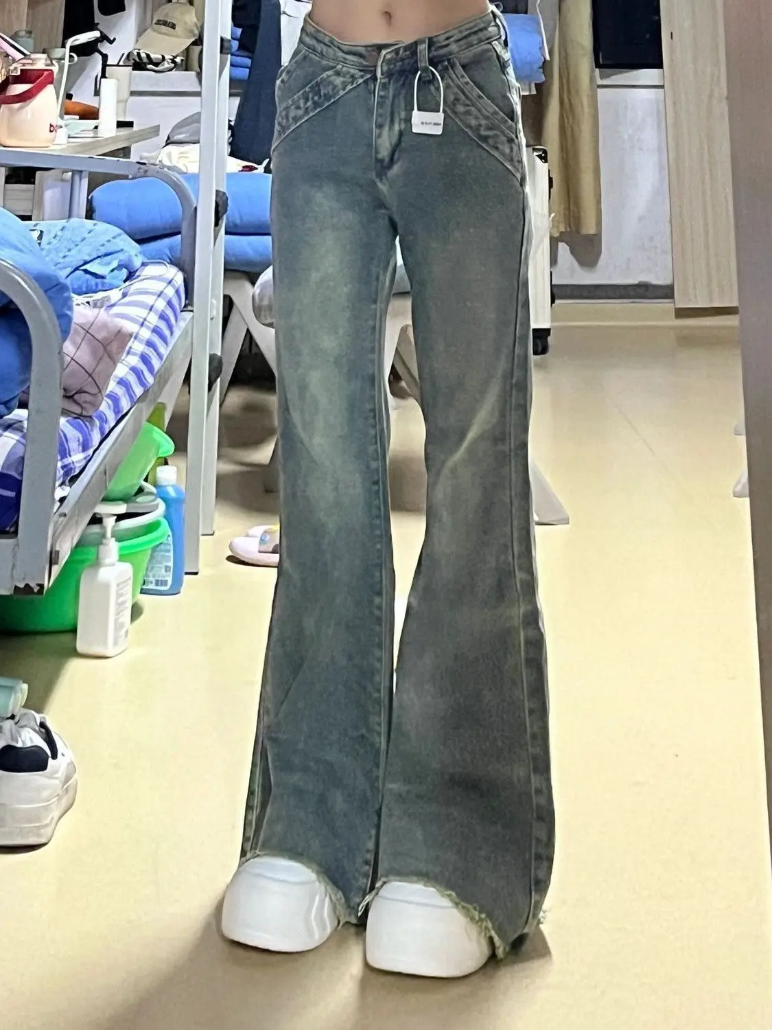 กางเกงยีนส์ทรงขาบานเอวต่ำ เสื้อผ้าผู้หญิง คุณภาพดี เนื้อผ้ามีสัมผัส  กางเกงยีนส์ผู้หญิง แฟชั่น สวมใส่สบาย ขายาว