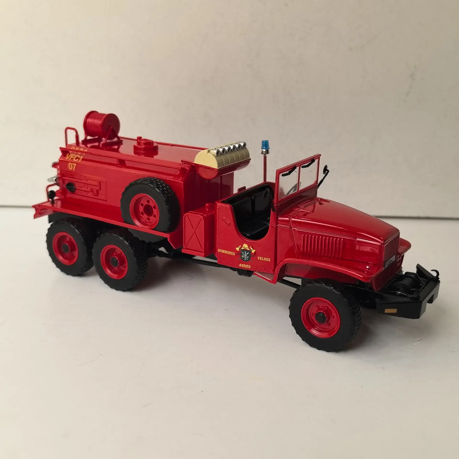 Diecast IXO 1/43 escala CCKW CCF 353 motor de bomberos coche en miniatura de aleación juguete coleccionable regalo recuerdo