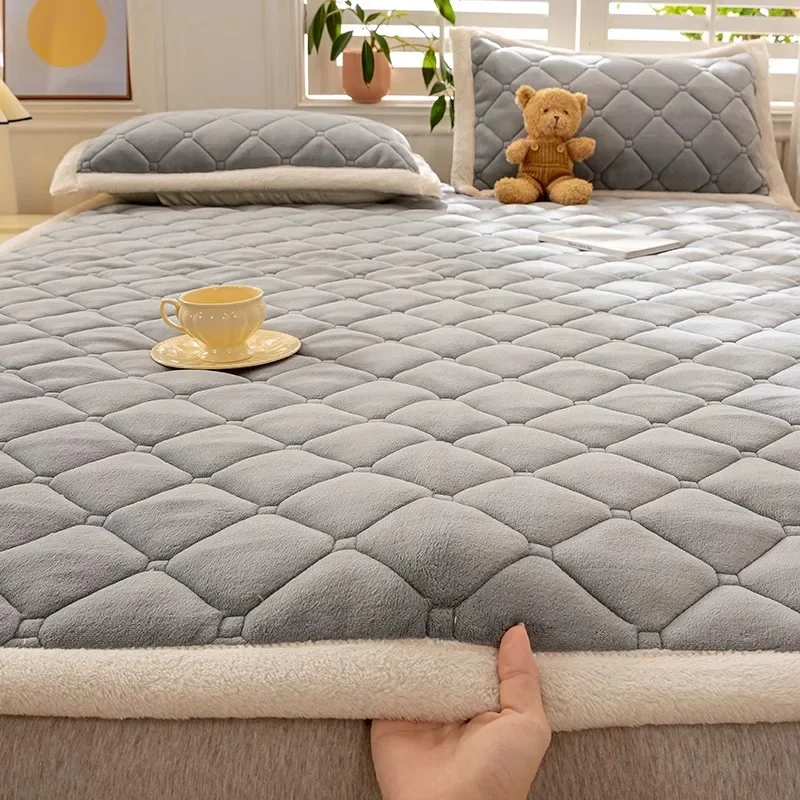 

Winter Thickened Plush Warm Mattress Topper Luxury Anti-static Bed Sheet Bed Cover Fold Thin Tatami Mat Mattress Protector Cover