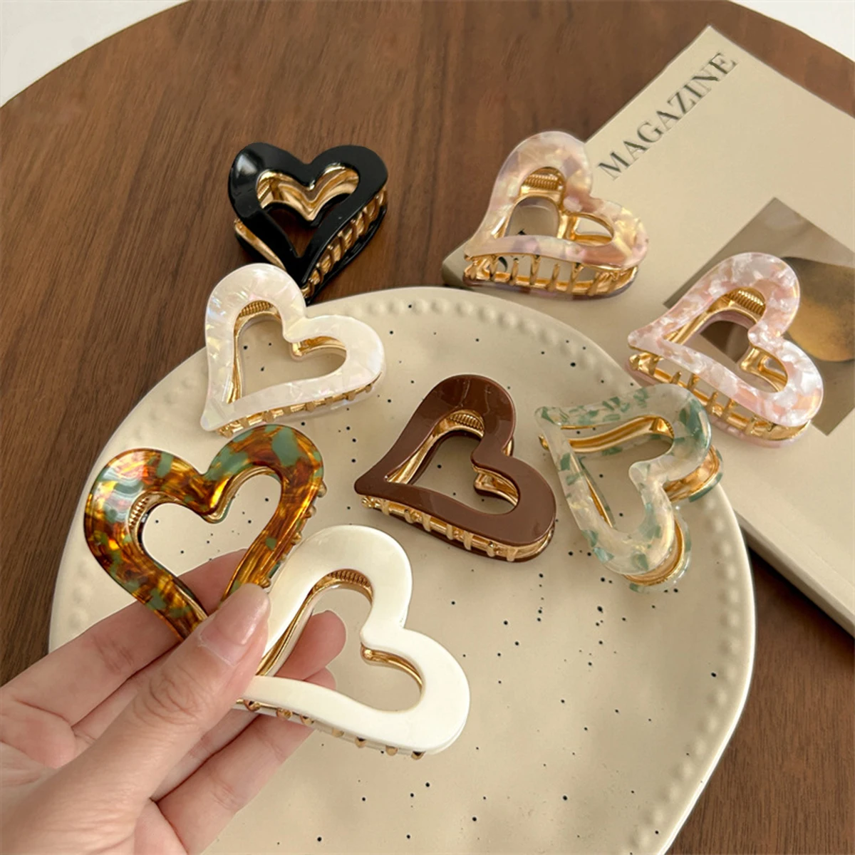 Retro love hairpins, women's retro temperament, hair volume, hair, shark clips, the back of the head, high-end headwear