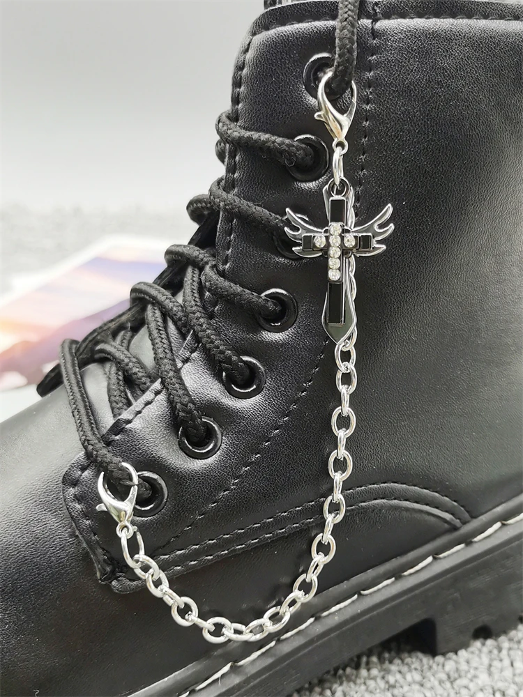 1 Stück Punk Bling Kreuz-Schuhkette Dekoration Vintage Silberfarbene Klinge Schuh-DIY-Zubehör Personalisierter Axt-Schuhclip Schlangen-Schuh-Charm – Detail 9