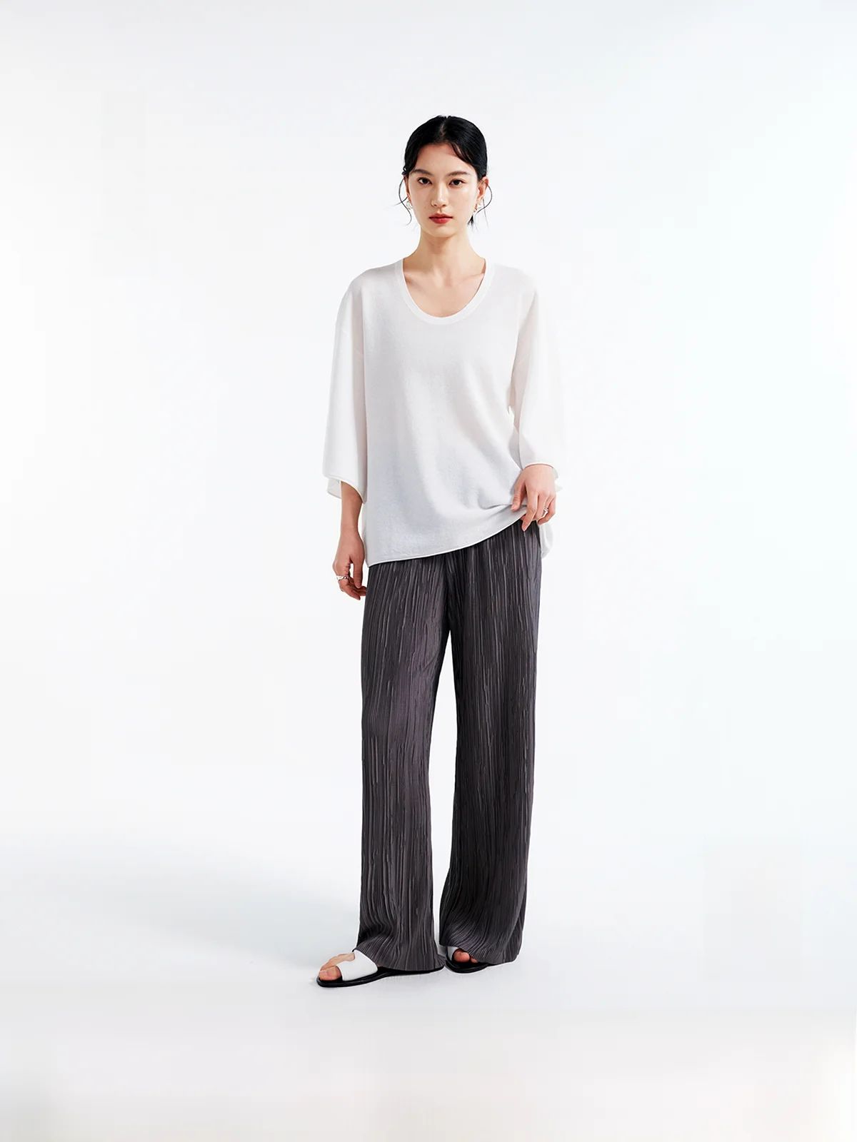 

Mild U-neck Flared Sleeve Mid-length Knitted Cotton T-shirt Soft Casual Style Seven-quarter Sleeve Length Regular Fit Women's...