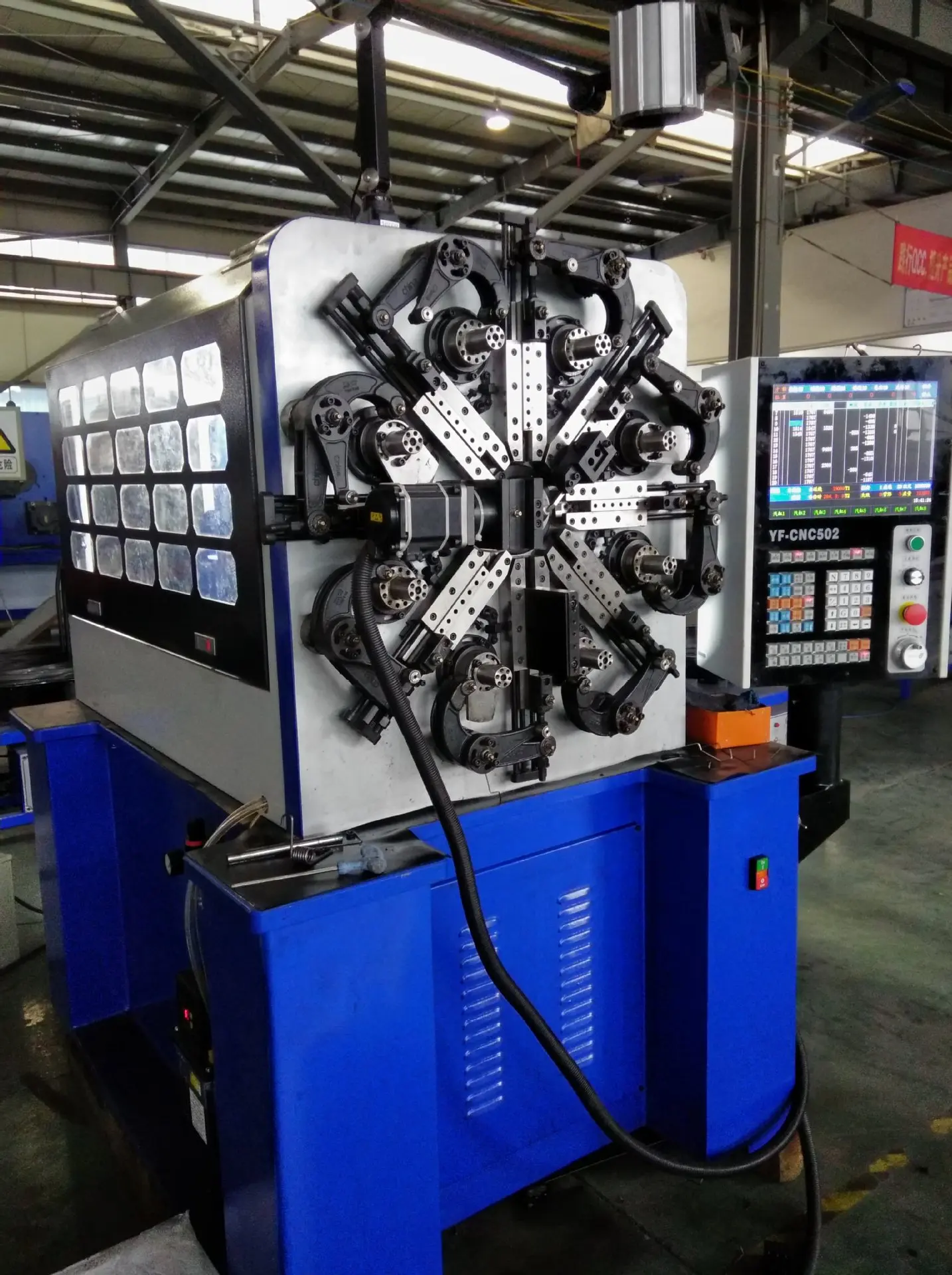 Macchina per la produzione di nastri trasportatori a rete metallica flessibile piatta personalizzata in acciaio inossidabile. Macchina per la formatura di nastri a rete