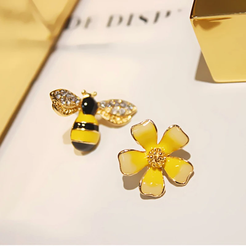 Korean Creative Asymmetric Flower Bee Earrings Department Store Niche Earrings Sweet Stud Earrings