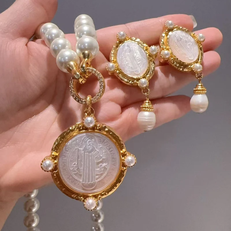 parure-de-bijoux-vintage-en-perles-de-culture-d'eau-douce-avec-portrait-en-relief-luxe-pour-femme-collier-et-boucles-d'oreilles-qualite-cadeau-pour-soiree-nouveaute-2026