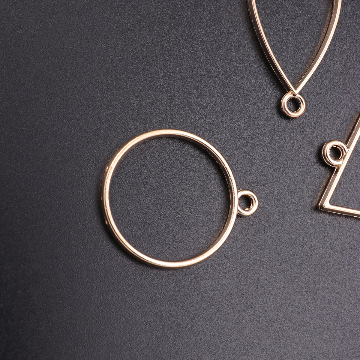 

30 Pcs Fashionable Pendant Frames DIY Vintage Handmade Jewelry Making Accessories Retro Decor Pendants