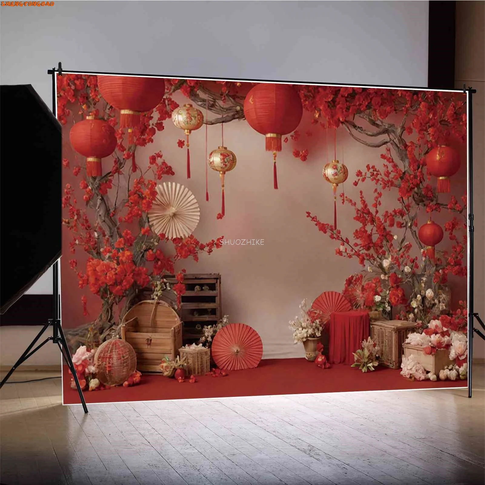 สวัสดีปีใหม่ ฉากหลังสีแดงทองจีนเทศกาลฤดูใบไม้ผลิโคมไฟKnotพัดลมดอกไม้พื้นหลังตกแต่งParty Home