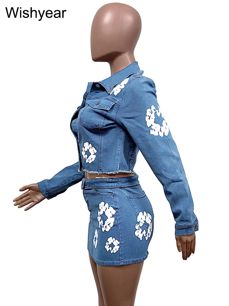 Conjuntos femininos de duas peças, estampa floral, roupas jeans azul, manga comprida, jeans de botão, top curto, minissaia, boate, moda
