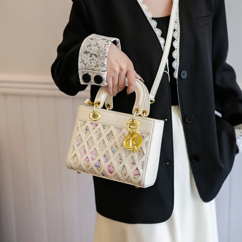 

Elegant Leather Clutch Bag Mini for Women, Paris Designer Inspired, Simple Vintage with Letter Logo, Stylish Leisure Accessory