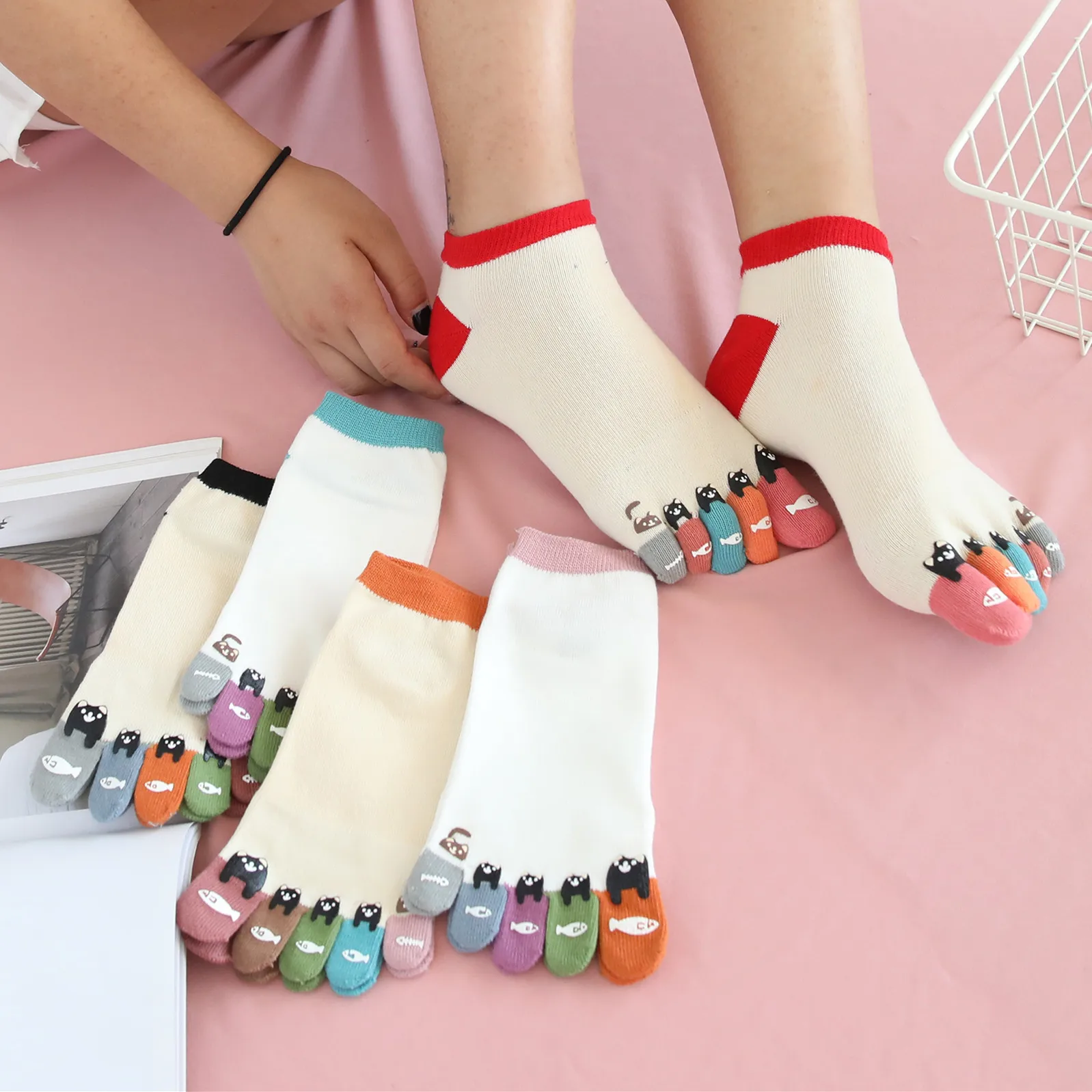 Cute Ankle 5 Finger Socks Boat Woman Cotton Bear Dispensing White Fashion Casual Harajuku Girl No Show Toe Socks 4 Seasons