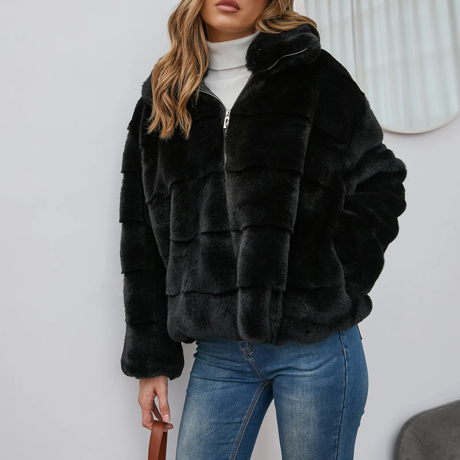 Giacca trapuntata alla moda in pelliccia sintetica da donna con cerniera Capispalla casual in peluche ispessito Cappotto maglione invernale caldo oversize con cappuccio