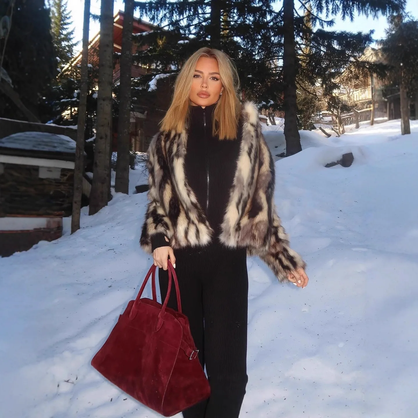 

Faionable Artificial Fur Jaet Women's Autumn Winter Bla White Spot Pattern Top Celebri Sle Loose Fit Thi Modern S...