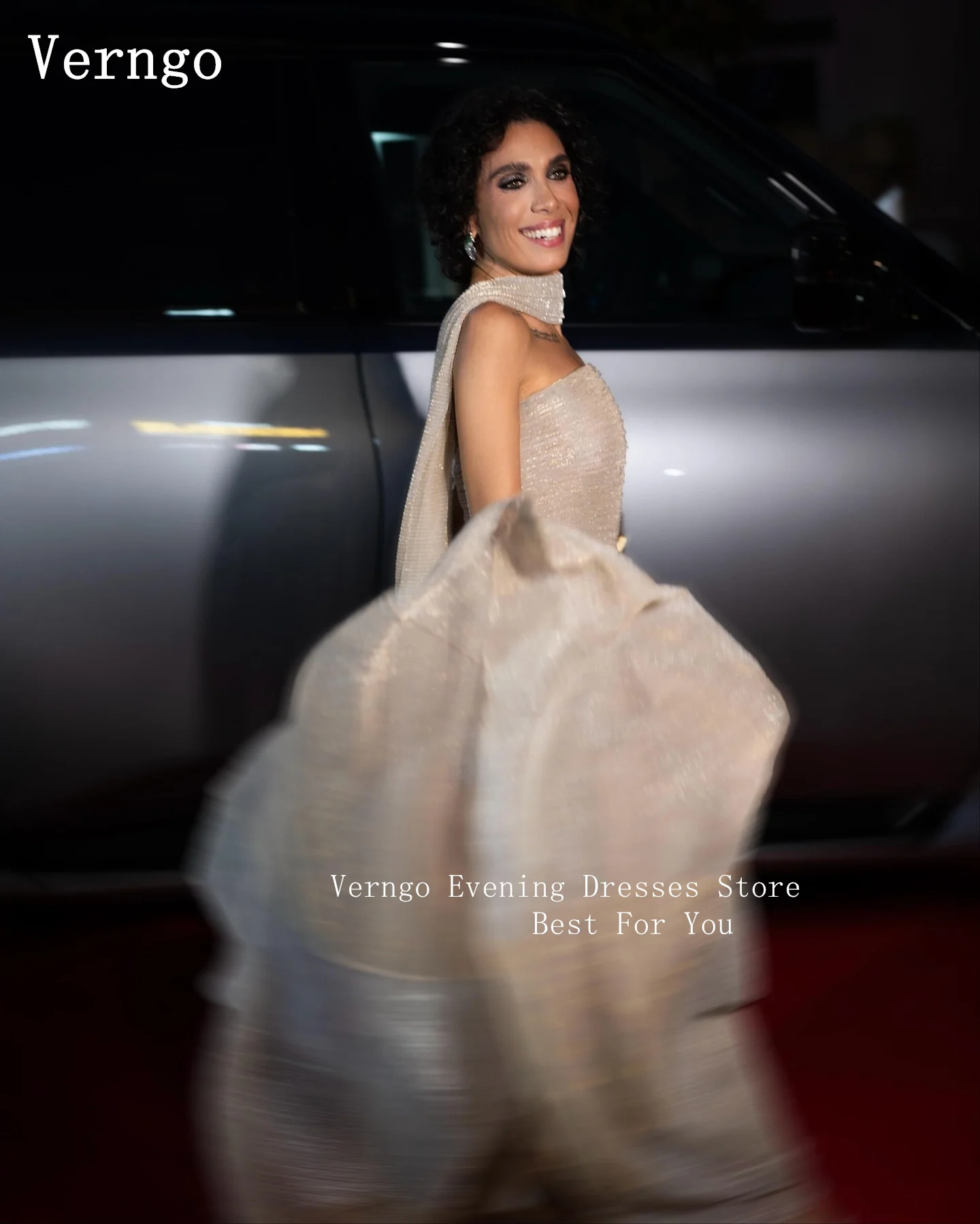 Verngo ブラウン光沢のあるイブニングドレス ストラップレス A ライン フォーマルオケージョンドレス エレガント プリーツ シルク プロム パーティー ドレス カスタマイズ