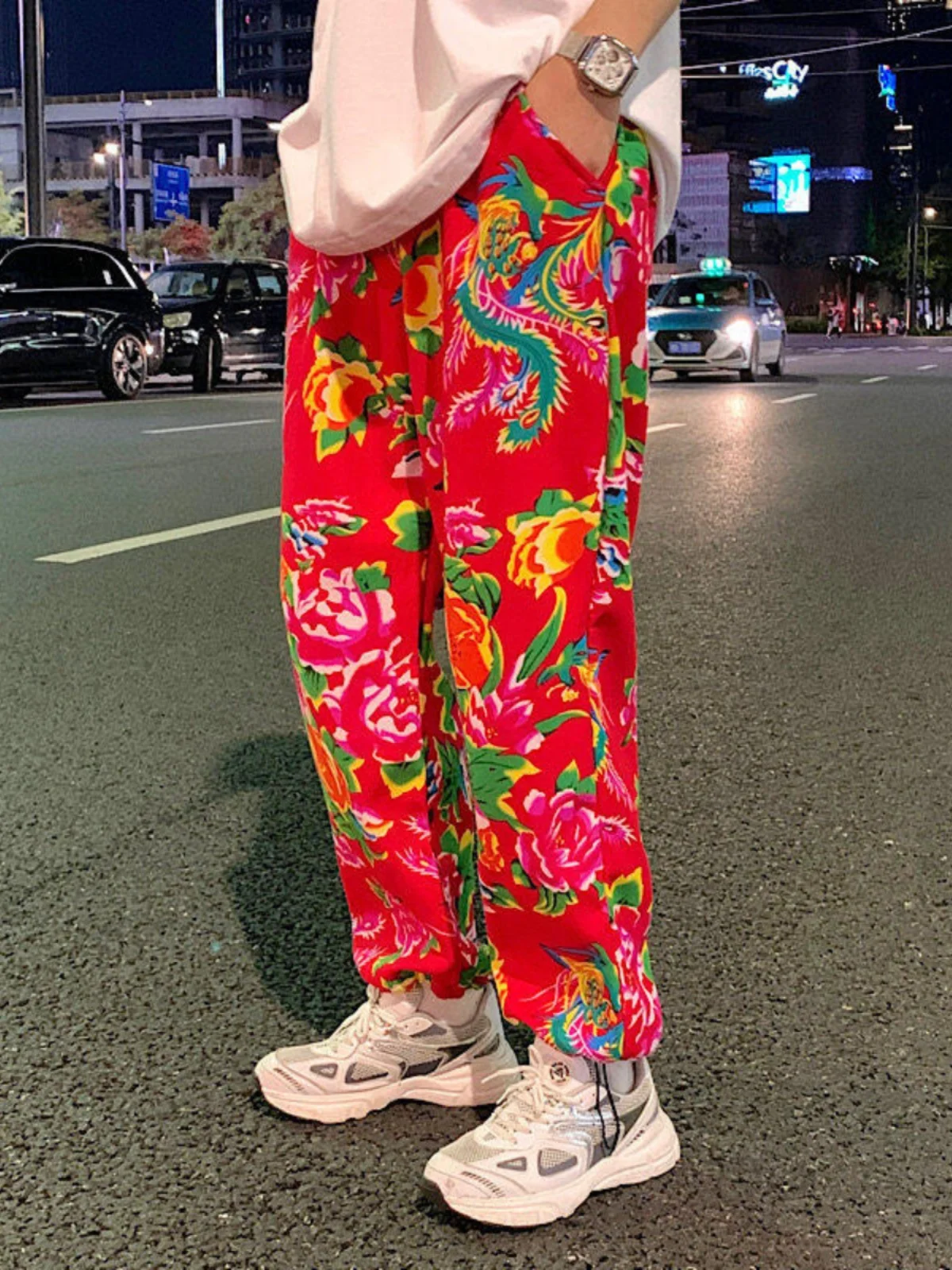 

Spring Autumn Sle Large Flower Print Men's Casual Pants Loose Fit Nine Points Trousers Red Baund Peony Flower Pattern
