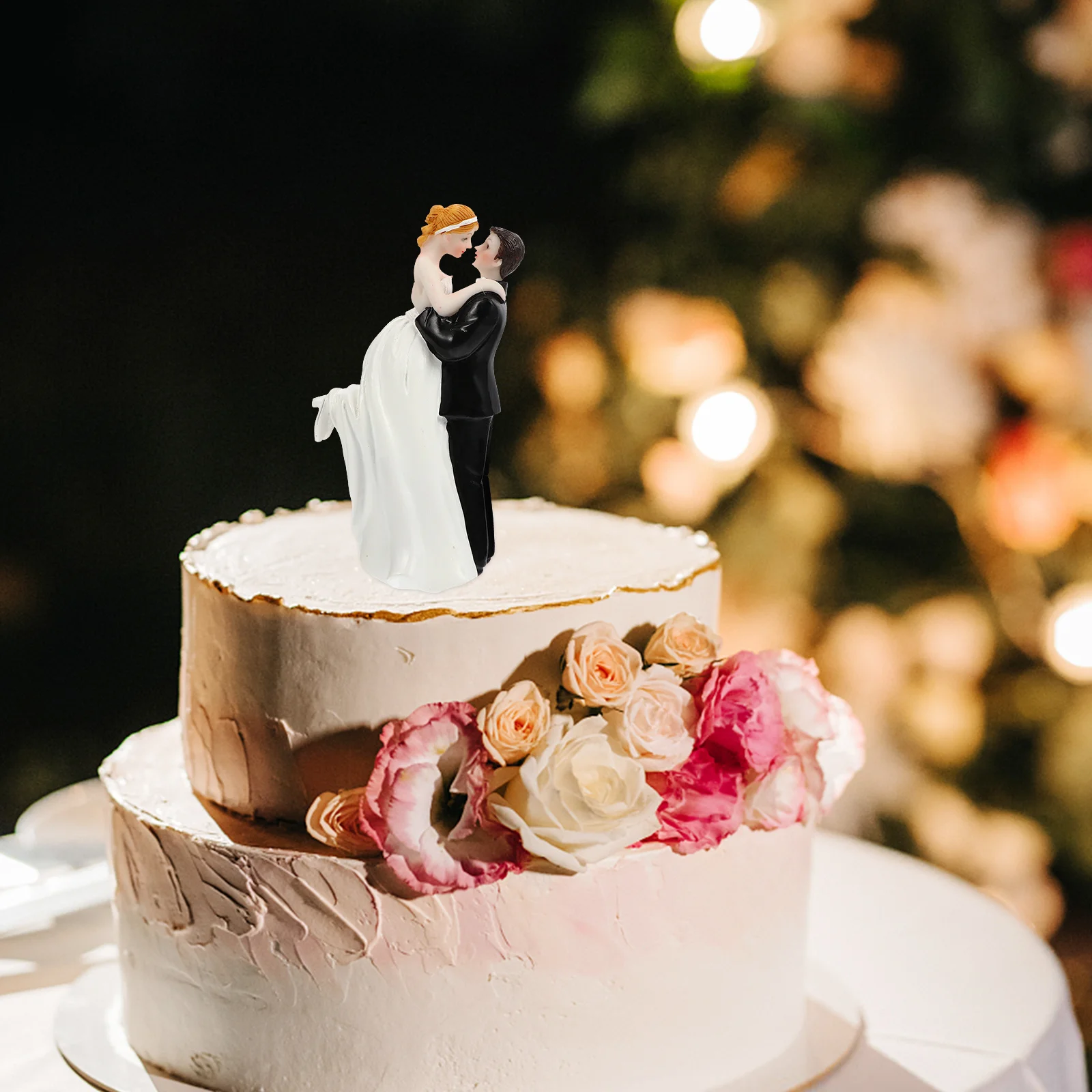 

1Pcs Wedding Party Cake Topper Resin Bride Groom Decorative Ornament Photo Prop Wedding Cake Ornament Dessert Topper