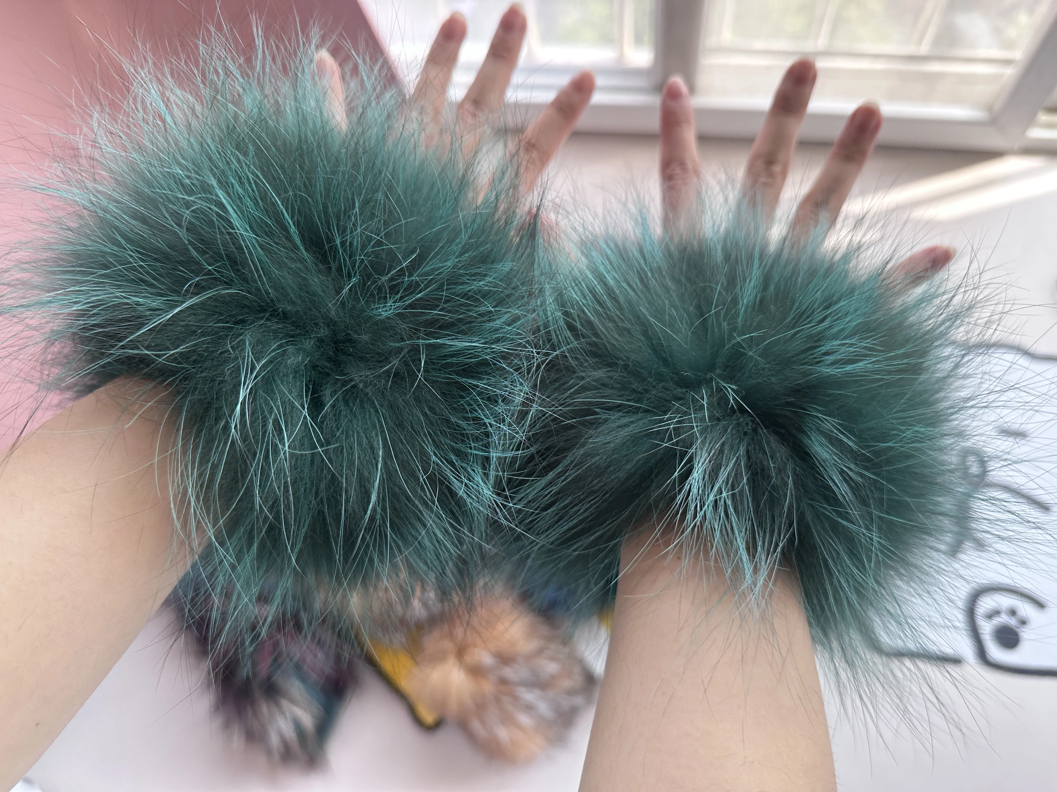 2026 New Style Fox Fur Cuff Arm Warmer Lady Bracelet Real Fur Wristband Glove High Quality Fox fur Cuffs Hot Sale Wrist Warmer