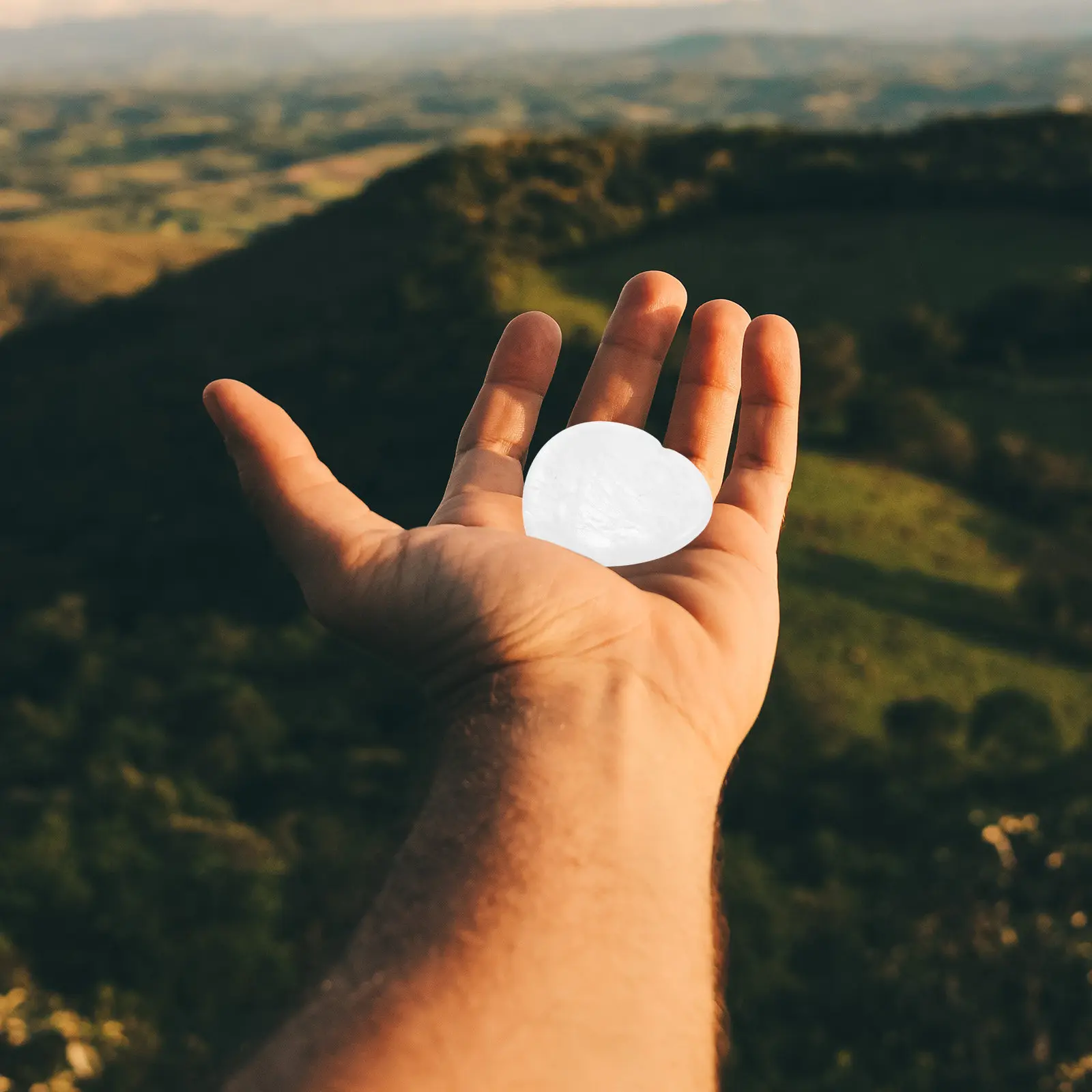 

Массажный камень для пальцев, вырезанный вручную из натурального кристалла, портативный скребок для снятия стресса, инструмент для улучшения кровообращения на лице